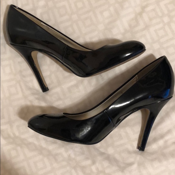 Cosmopolitan black heels - Picture 2 of 4